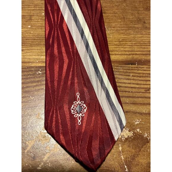 Vintage Necktie Regal Cravat Schneider’s Mens Store Embroidered Red Striped Tie - Picture 2 of 12